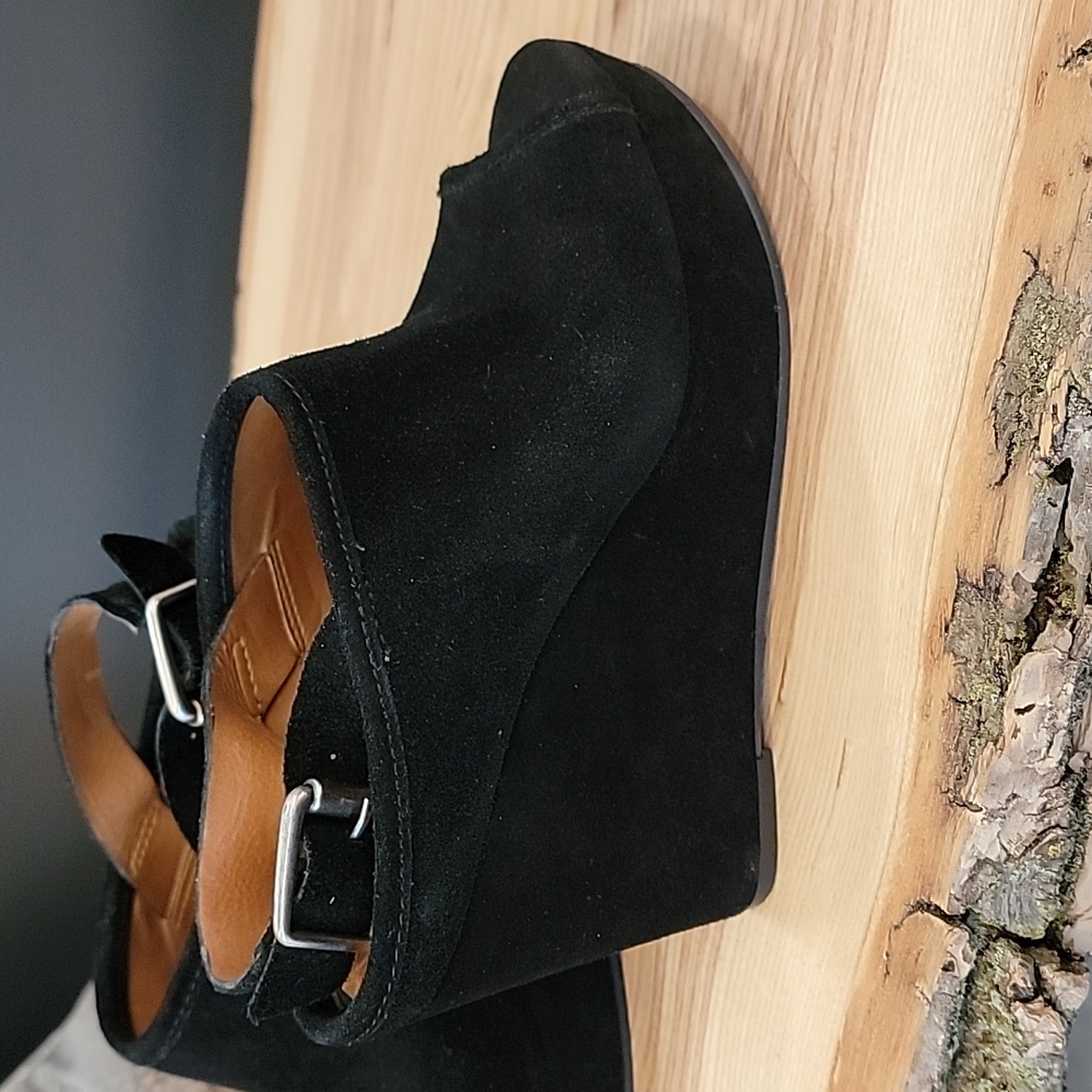 Lucky Brand wedges size 6 and 1/2 black suede - Picture 9 of 12